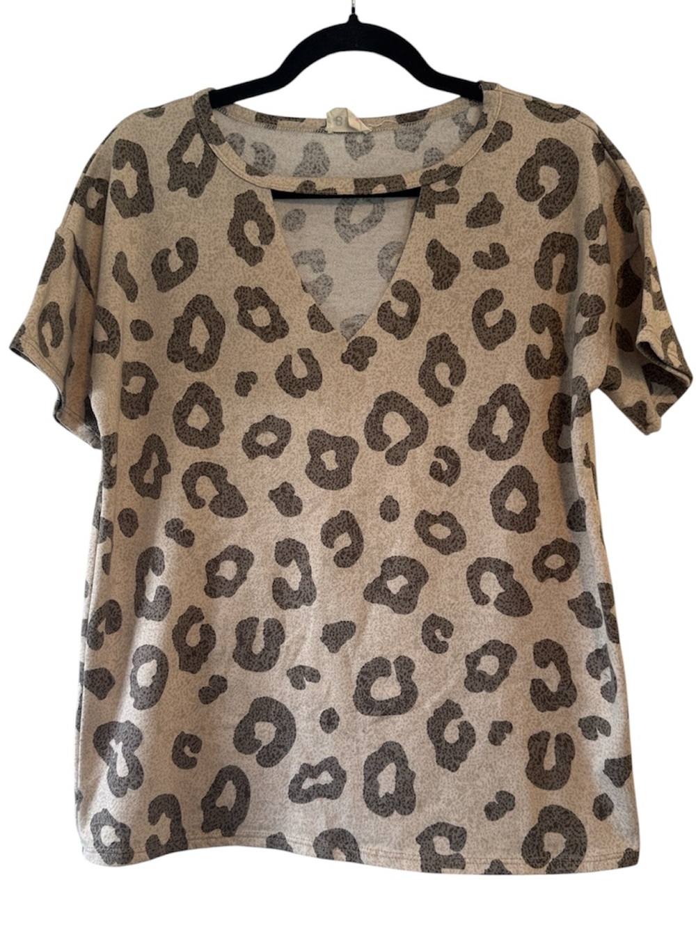 🖤 BiBi Cheetah Print Keyhole Neckline Oversized Tee